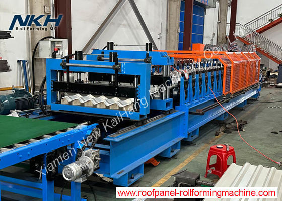 845 Macchina per la formazione di rotoli di piastrelle metalliche per tetti servomotore azionamento Flying Press e Cut Metal Roll Forming Machine