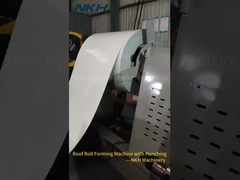 Macchine per la formazione di rotoli di tetto con punzonatura in linea